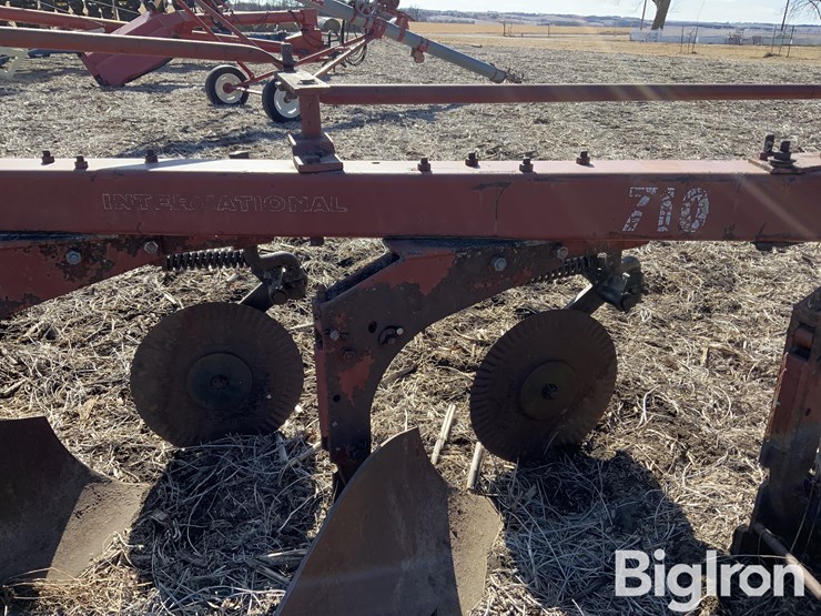 case-ih-710-image-19