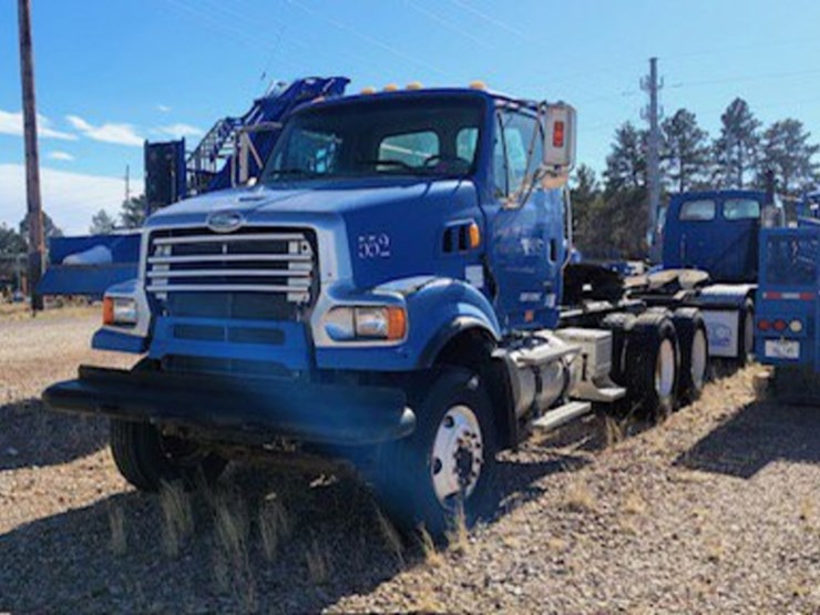 2009-sterling-lt9500-image-1