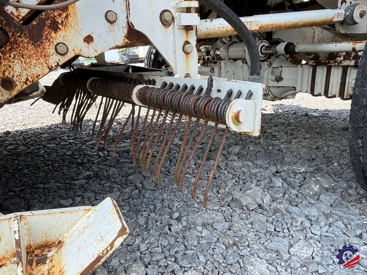 roadtec-cb100-sweeper-conveyor-image-40