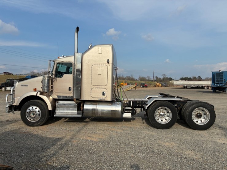 2012-kenworth-t800-image-6