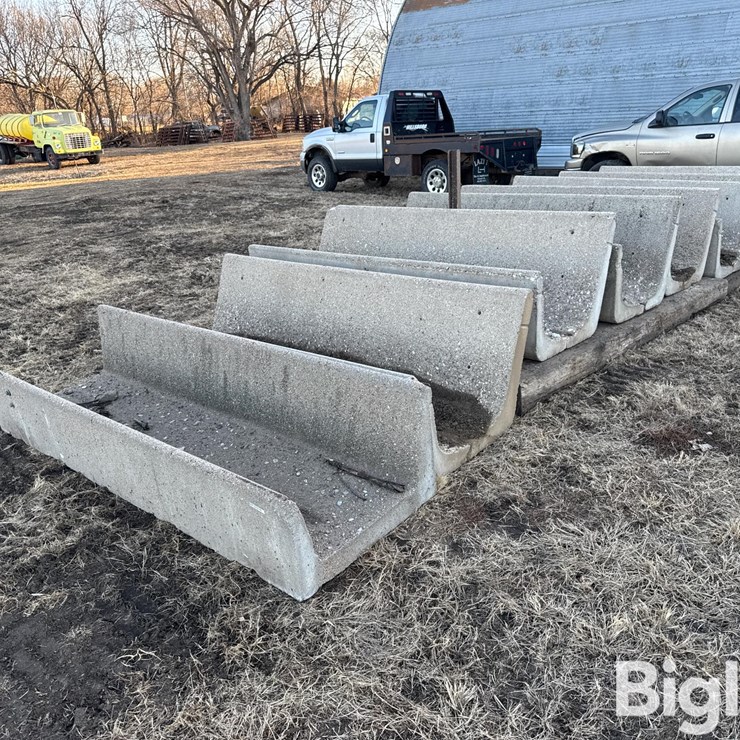 8' Concrete Feed Bunks