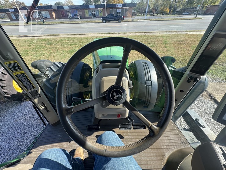 2013-john-deere-8310r-image-18