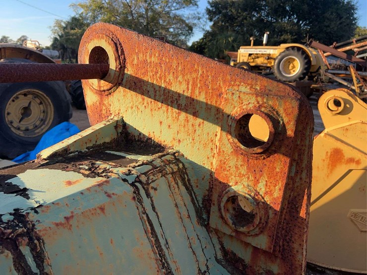 33”-bucket-image-3