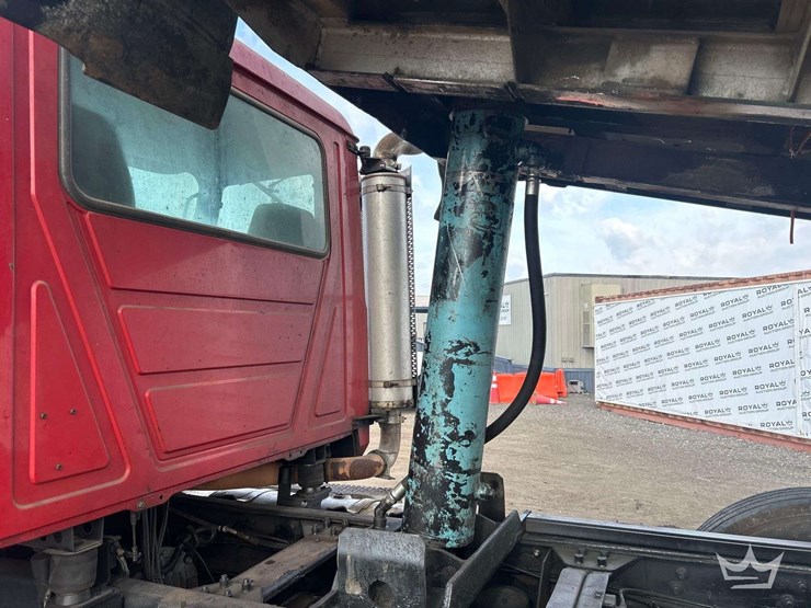 2006-mack-cv713-granite-tri-axle-dump-truck-image-14