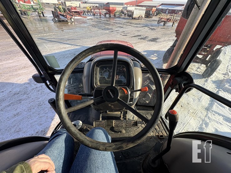 2013-case-ih-farmall-125a-image-21