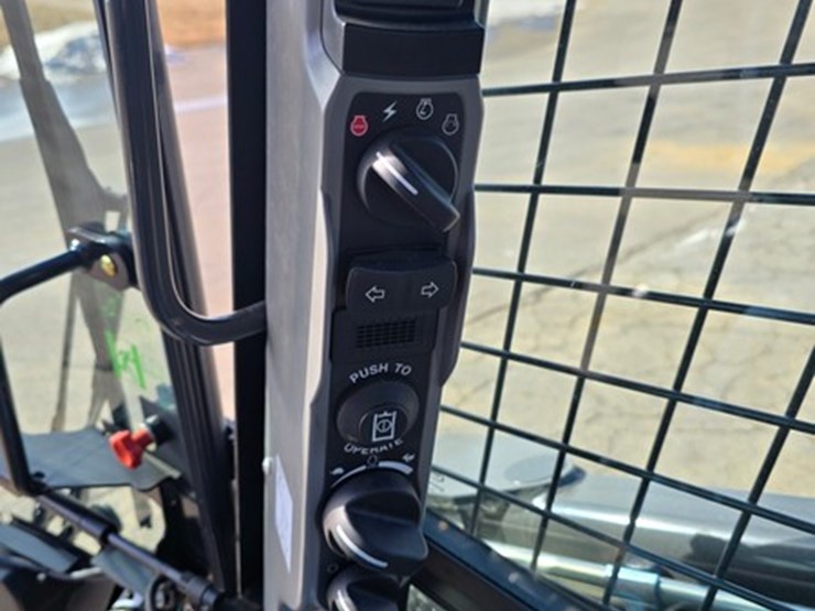 2025-new-holland-l328-image-20