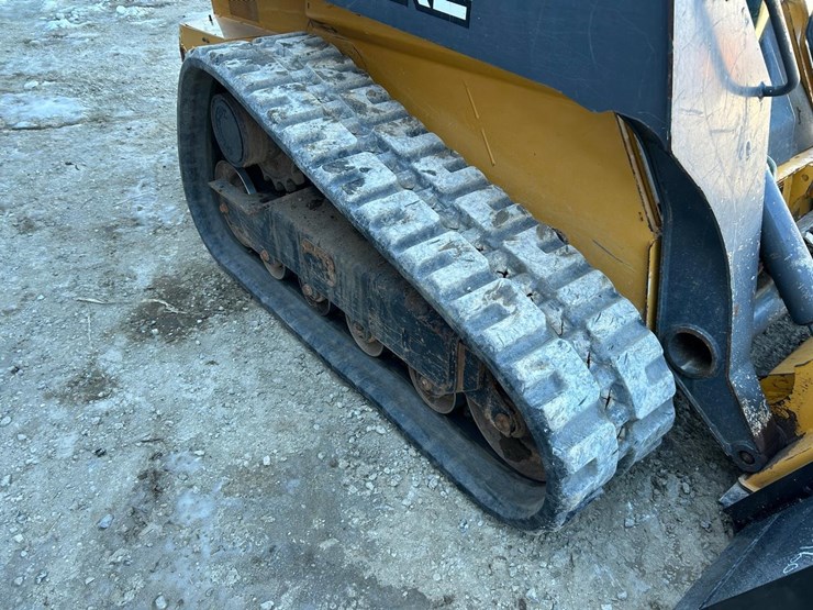 2015-deere-323e-image-12