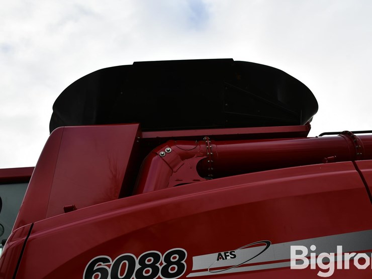 2011-case-ih-6088-image-19