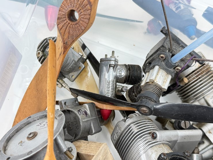 #1069-•-box-of-rc-airplane-engines-image-14