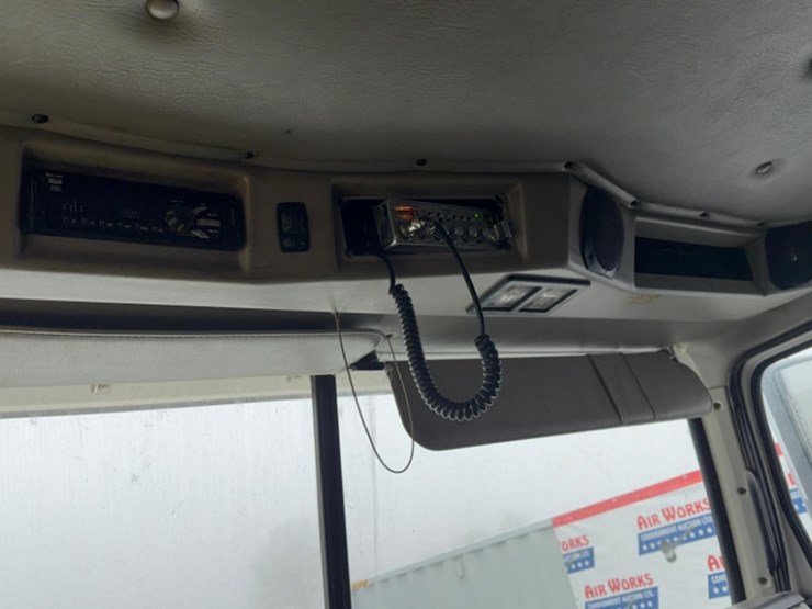 2015-western-star-4900sb-image-23