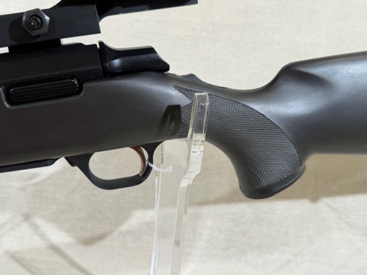 #215-•-browning-a-bolt-rifle-image-19