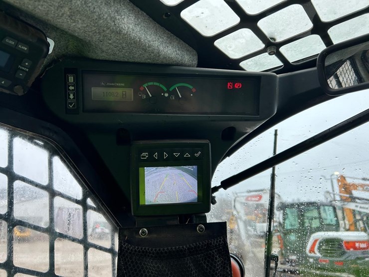 2020-deere-325g-image-22