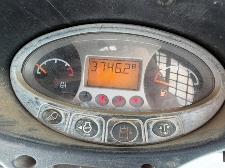 2017-bobcat-s650-image-11