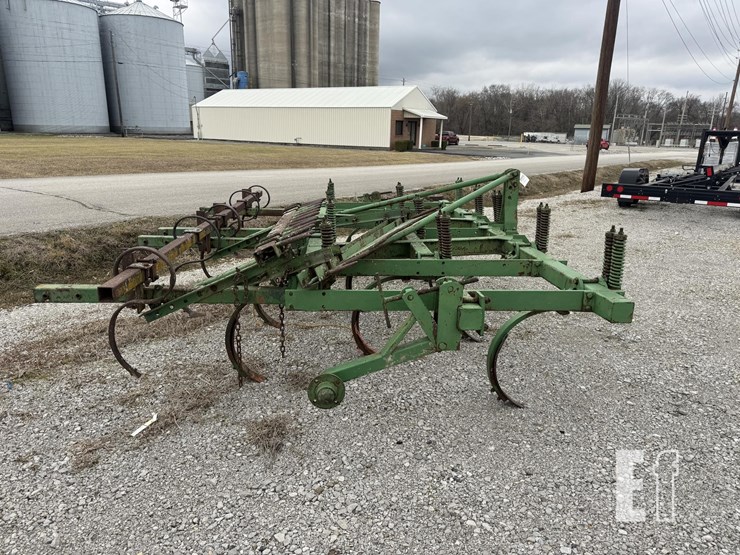 john-deere-100-image-3