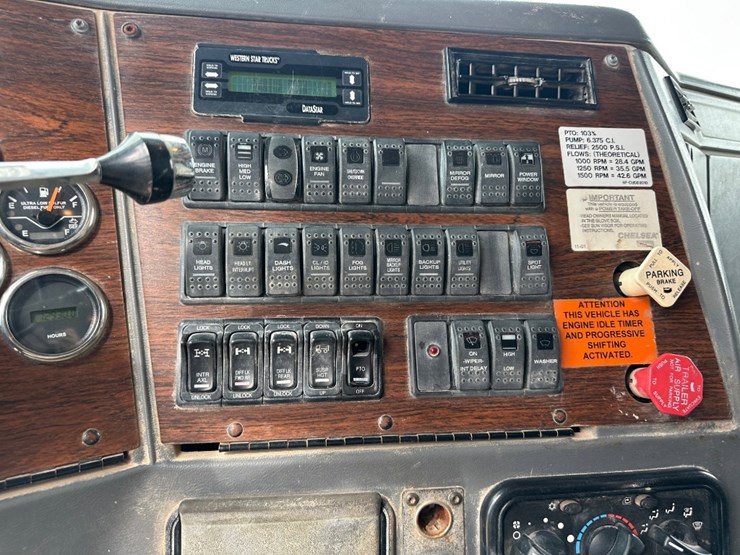 2011-western-star-4900-image-9