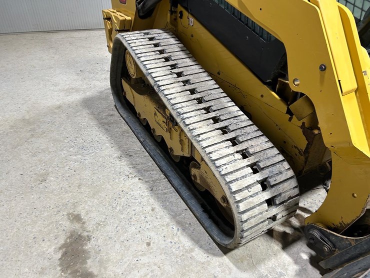 2021-caterpillar-259d3-image-12