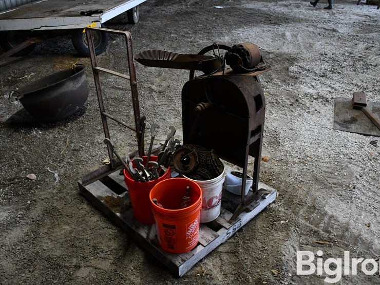 pallet-of-farm-support-image-5