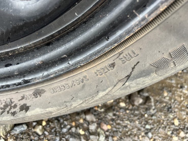 2015-ford-explorer-image-16