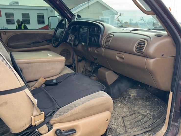 2002-dodge-2500-image-17