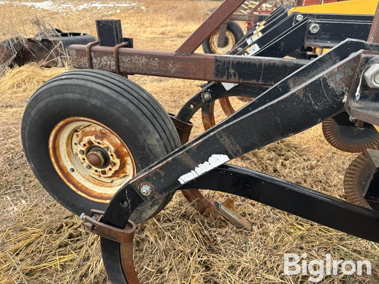 landoll-7-shank-chisel-plow-image-18