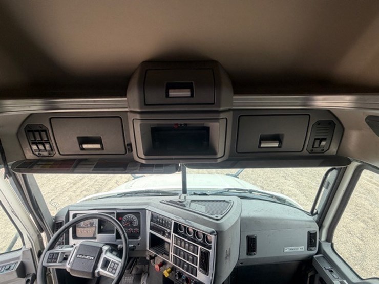 #227-•-2020-mack-anthem-image-79