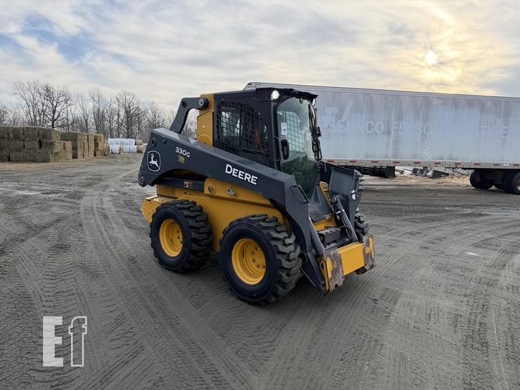 2024-deere-330g-image-1