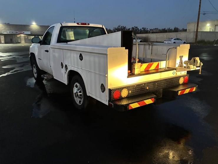 2011-chevrolet-2500-image-4