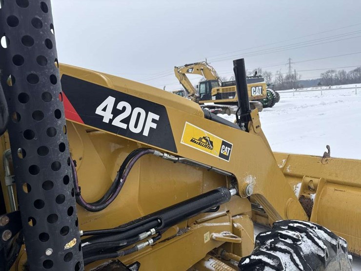 caterpillar-420f-image-23