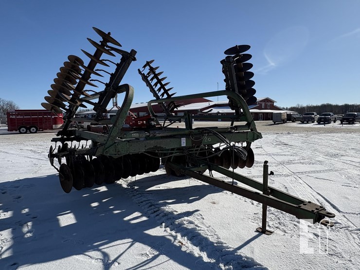 john-deere-235-image-1