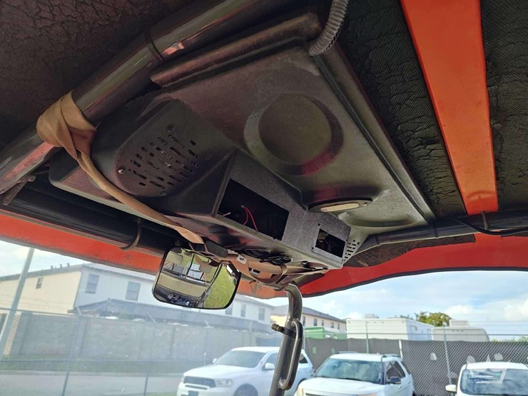 2008-kubota-rtv900-image-19