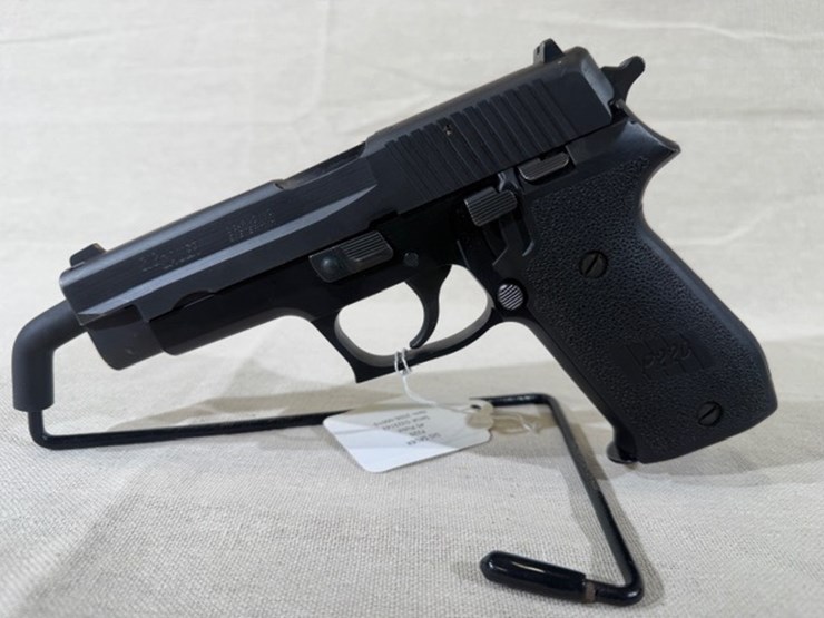 #231-•-sig-sauer-p220-pistol-image-5