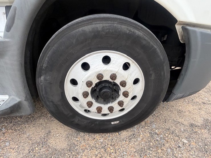 #226-•-2018-freightliner-cascadia-image-23