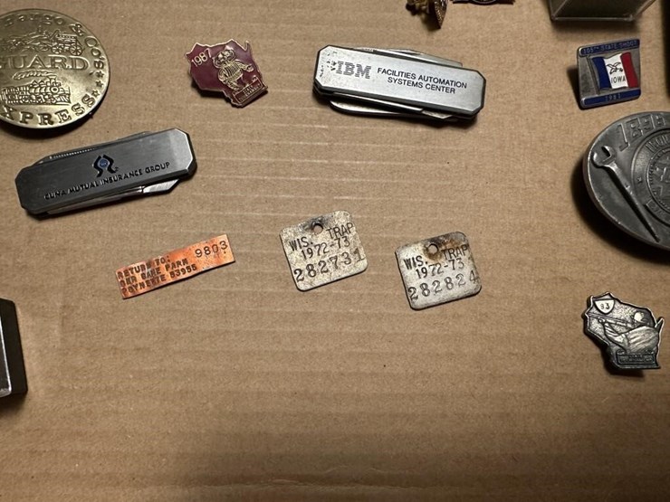 vintage-belt-buckles-&-pins-image-5