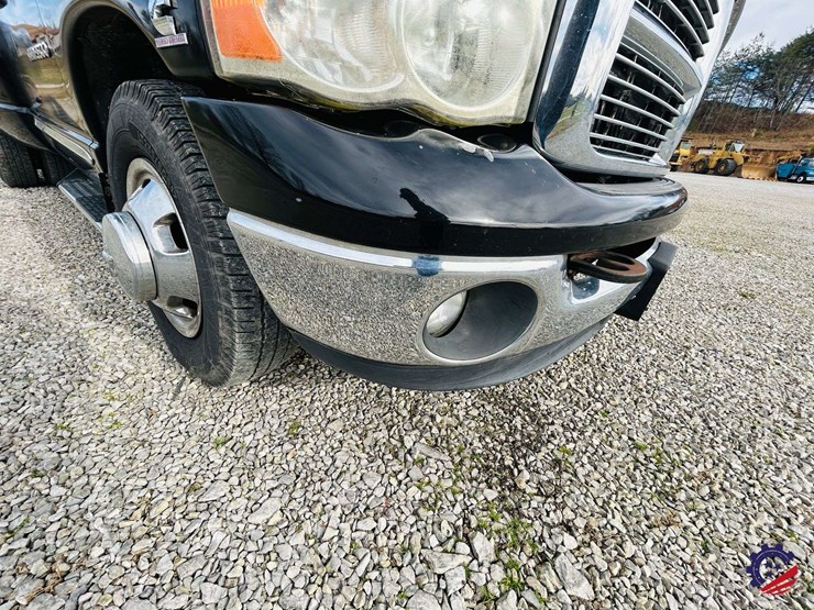 2004-dodge-ram-3500-image-17