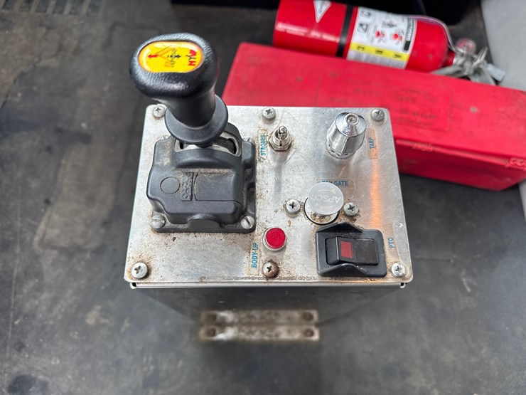 2020-western-star-4700sb-image-17