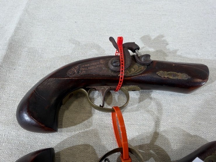 #200-•-pair-of-derringer-pistols-image-4