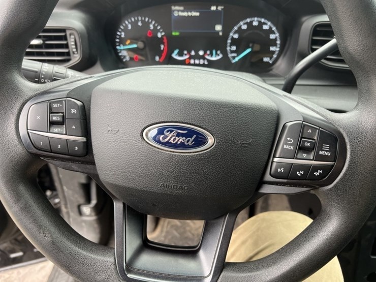 2019-ford-explorer-image-30