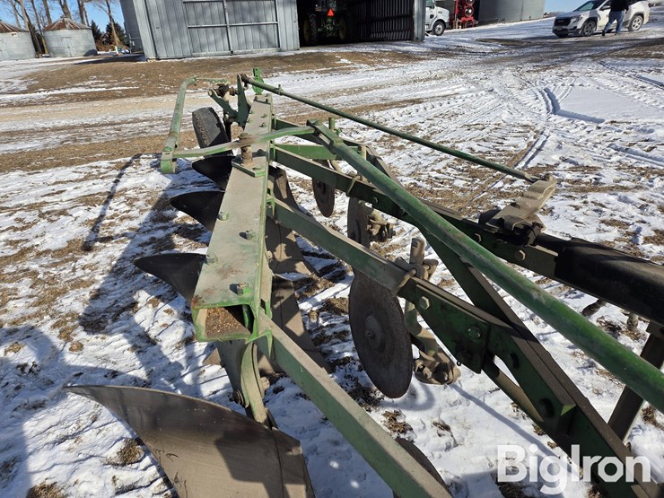 john-deere-4-bottom-plow-image-13