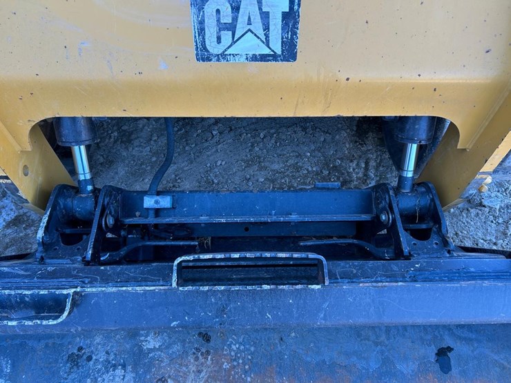 2018-caterpillar-299d-image-10