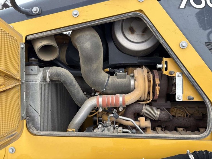 2023-deere-700l-image-23