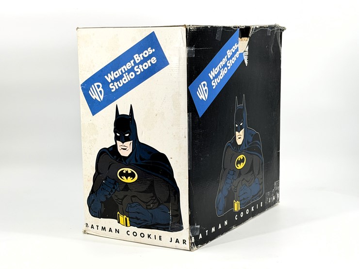 #1053-•-batman-cookie-jar-image-9