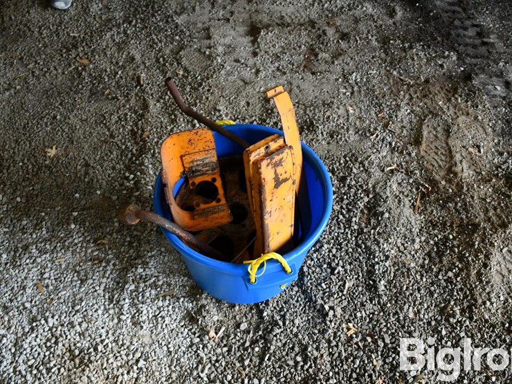 tote-of-minneapolis-moline-parts-image-4