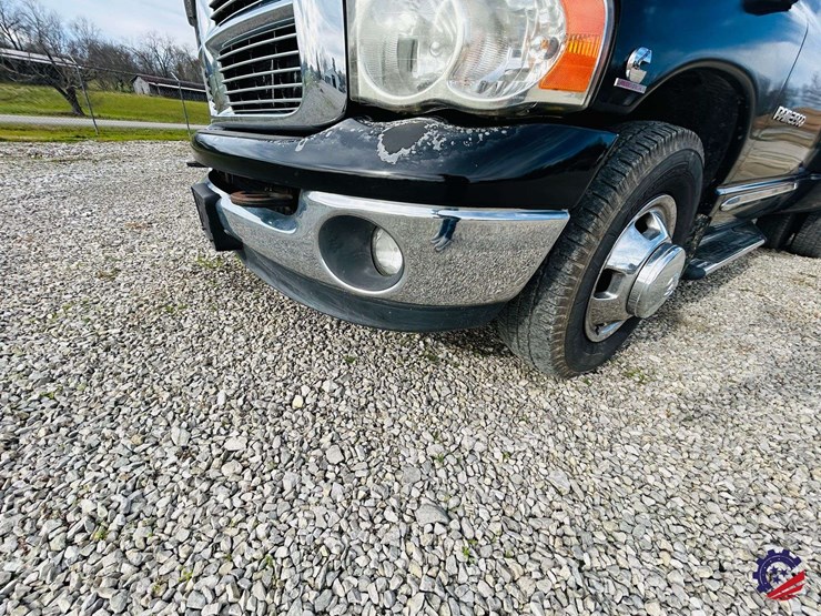 2004-dodge-ram-3500-image-15