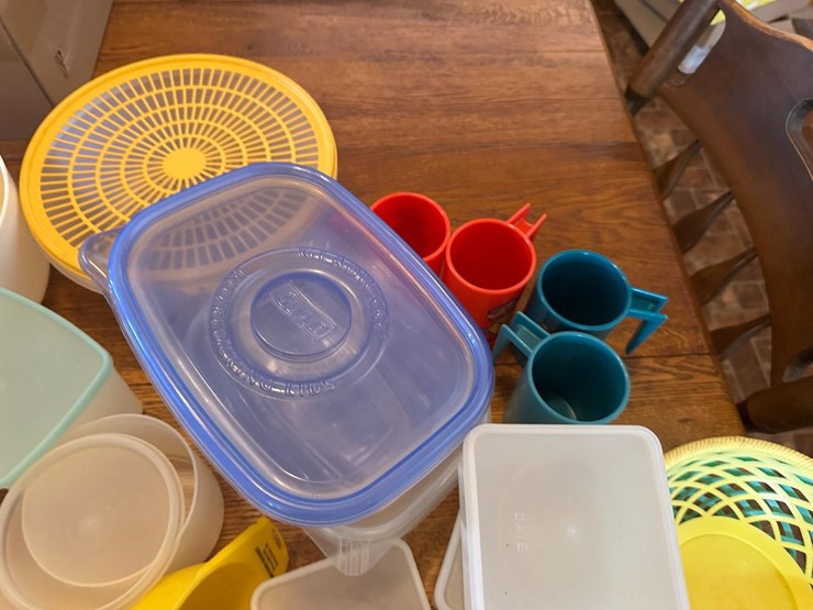 misc.-plastic-tupperware-image-15