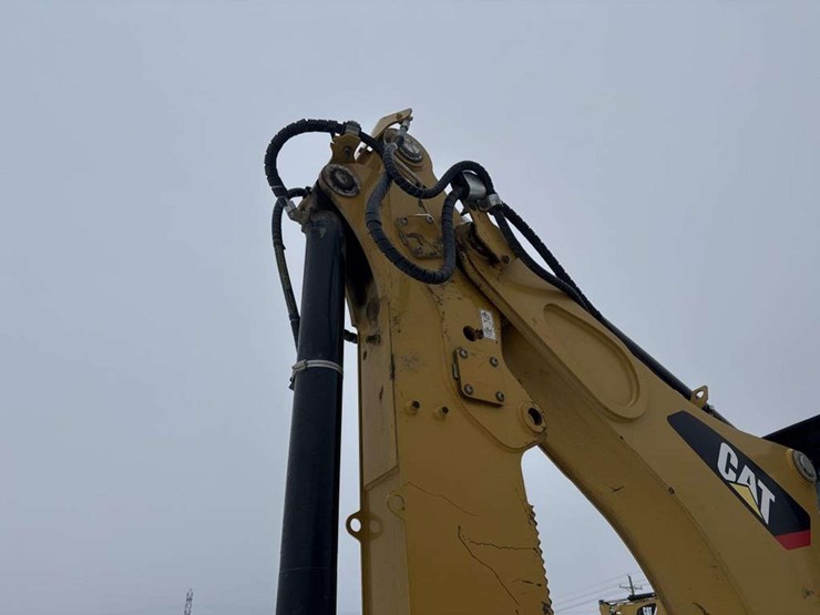 caterpillar-420f-image-19