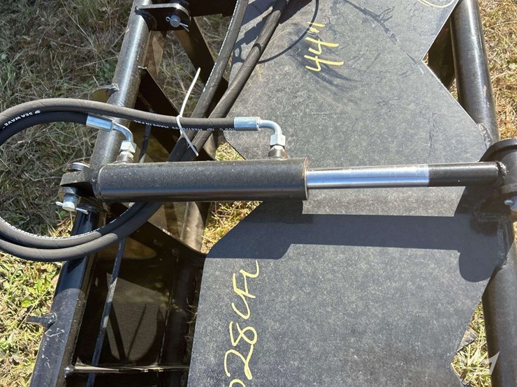 2025-44in-hydraulic-grapple-mini-skid-steer-attachment-image-6