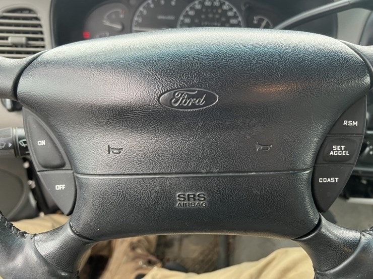 1997-ford-explorer-xlt-image-30