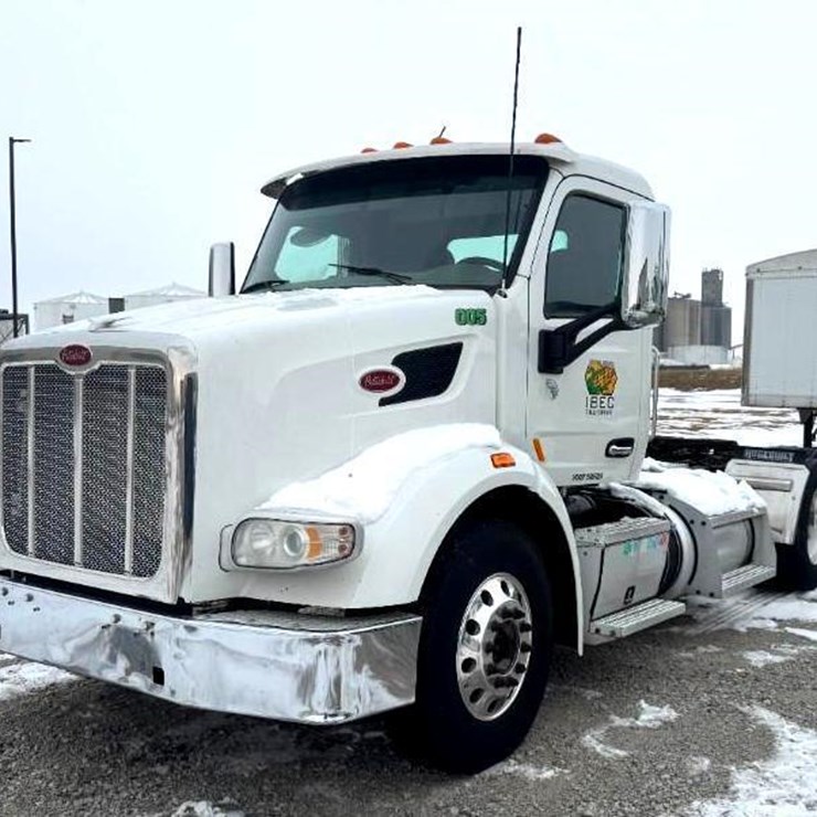 2017 PETERBILT 567