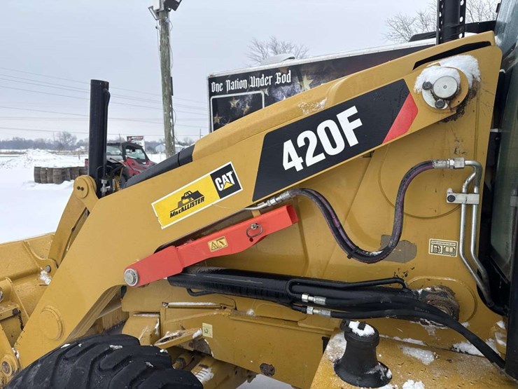 caterpillar-420f-image-12