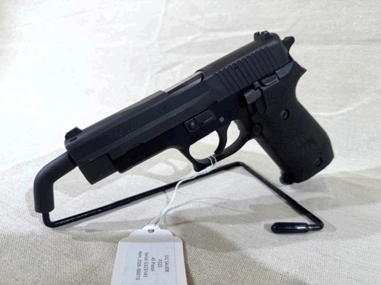 #231-•-sig-sauer-p220-pistol-image-1